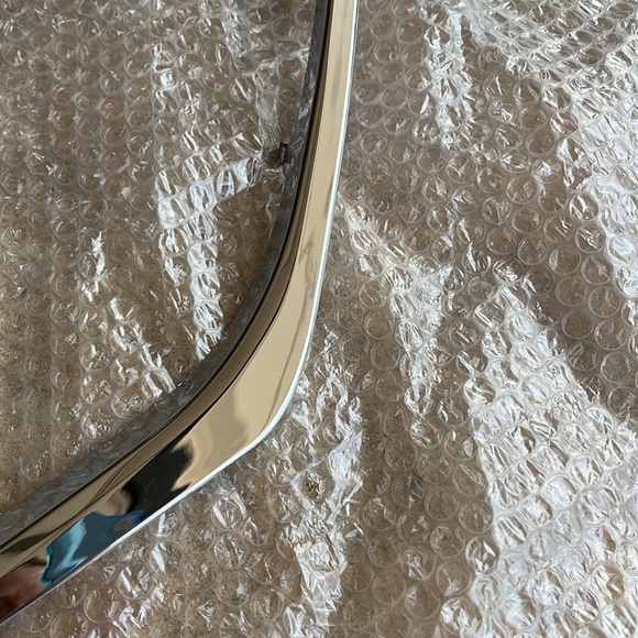 Lexus Grille Surround New in Package - Picture 2 of 9